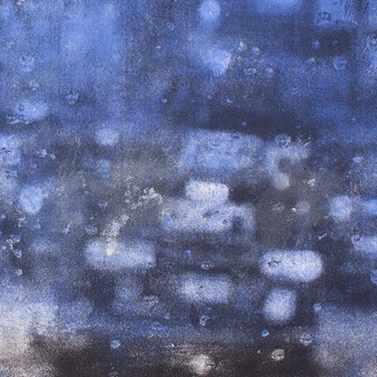 Regen 2 (2025), Farbradierung Foto-Aquatinta mit Prägung auf Bütten, 80 x 110 cm, Unikat